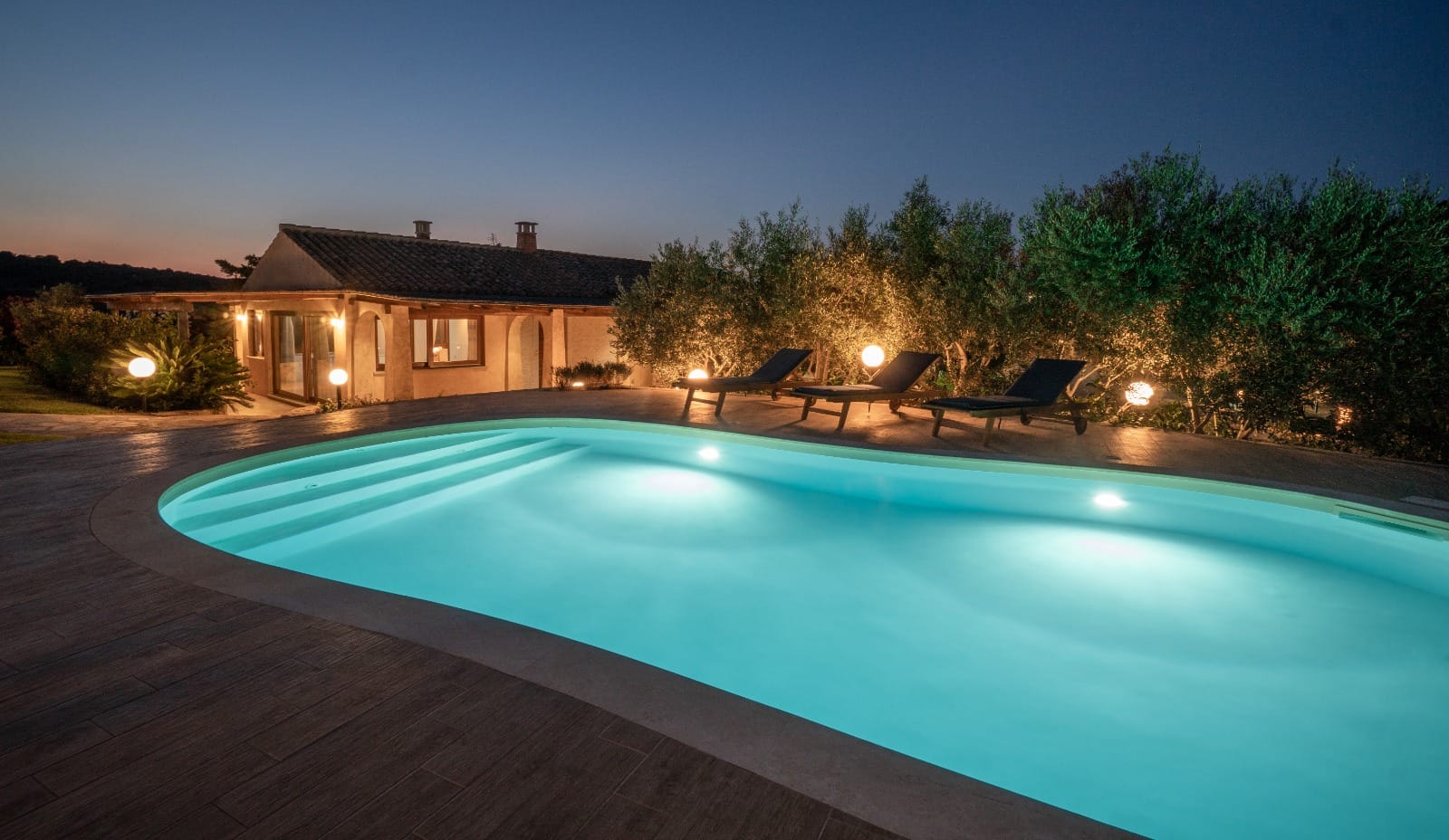 Villa con piscina in vendita